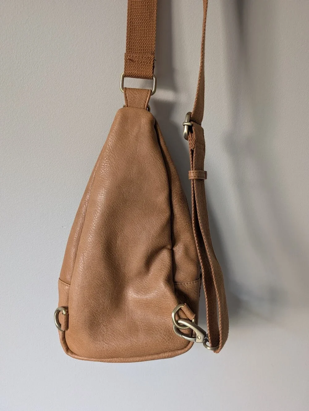 Women's Tan Leather Crossbody Sling Bag - Picture 3 of 7